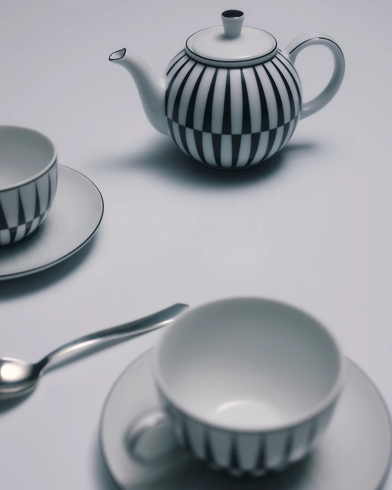 Porcelain teapot - Stripes