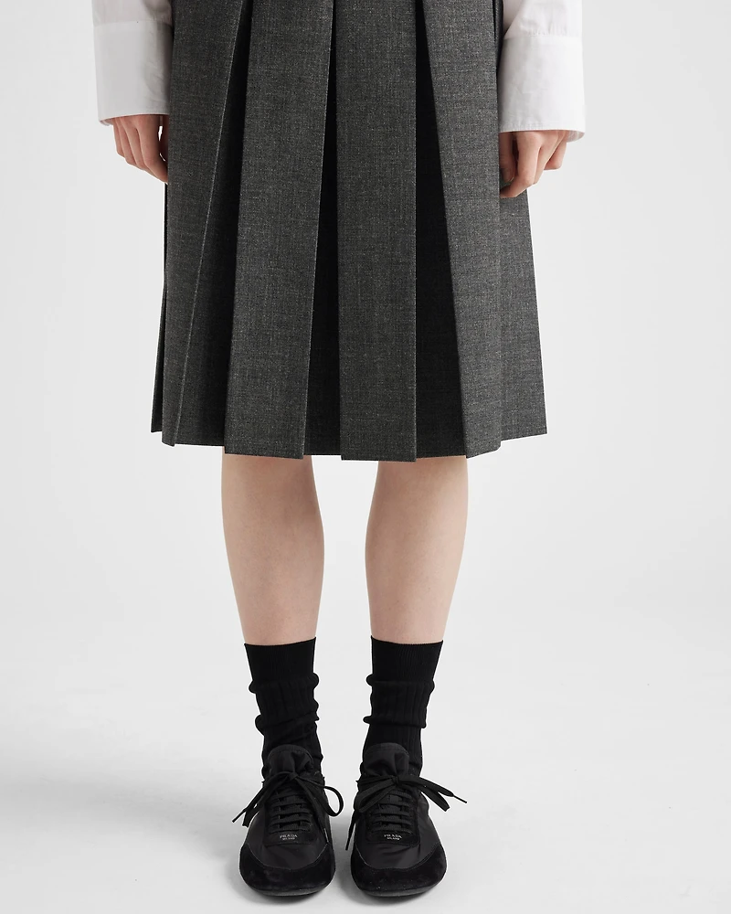 Rush stitch skirt with belt