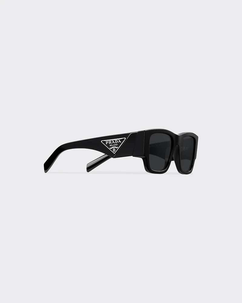 Sunglasses with triangle logo