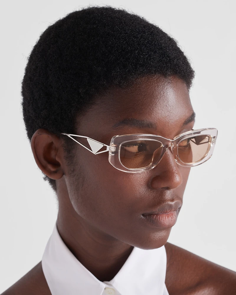 Sunglasses with triangle logo