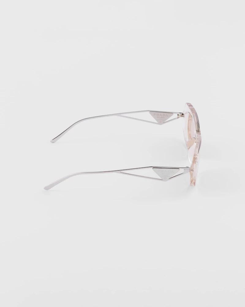 Sunglasses with triangle logo
