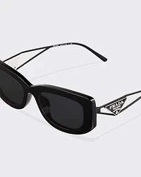 Sunglasses with triangle logo