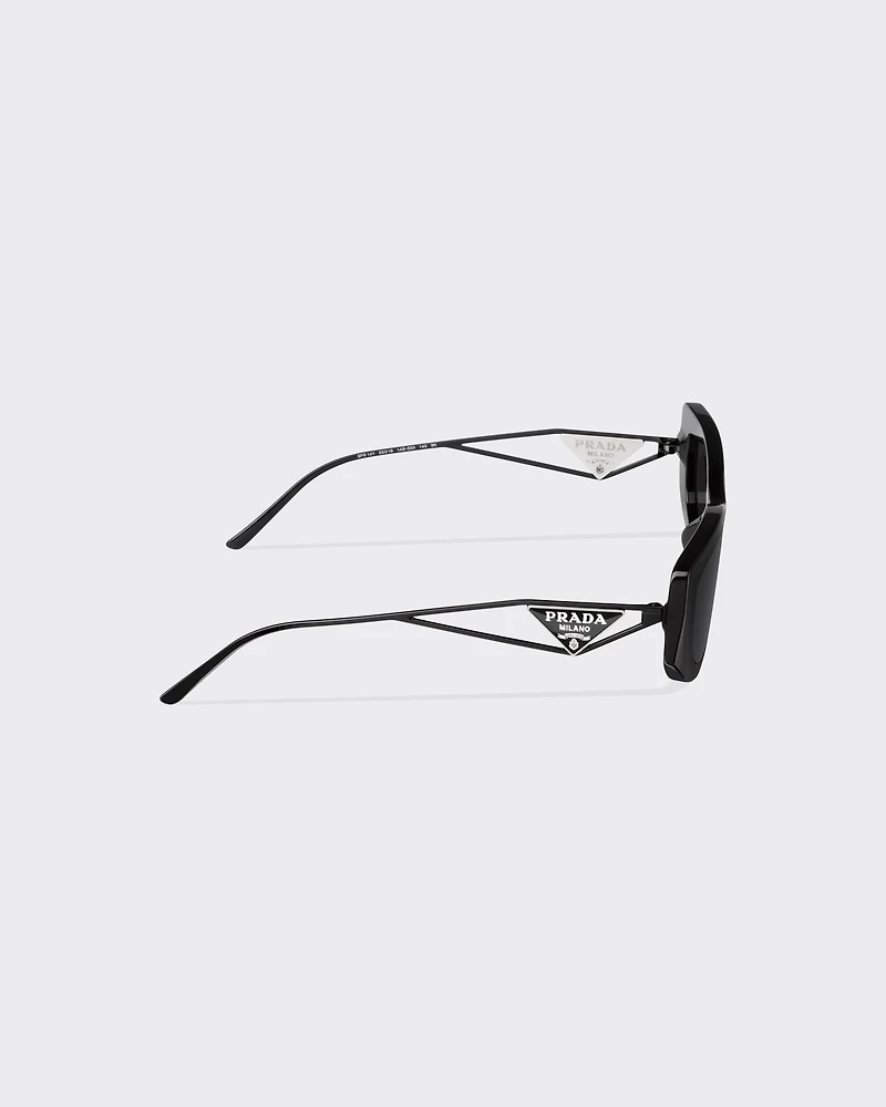 Sunglasses with triangle logo