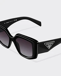 Sunglasses with triangle logo