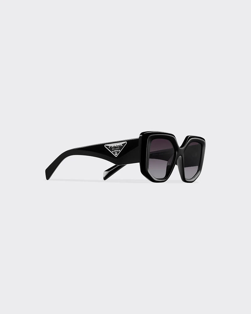 Sunglasses with triangle logo