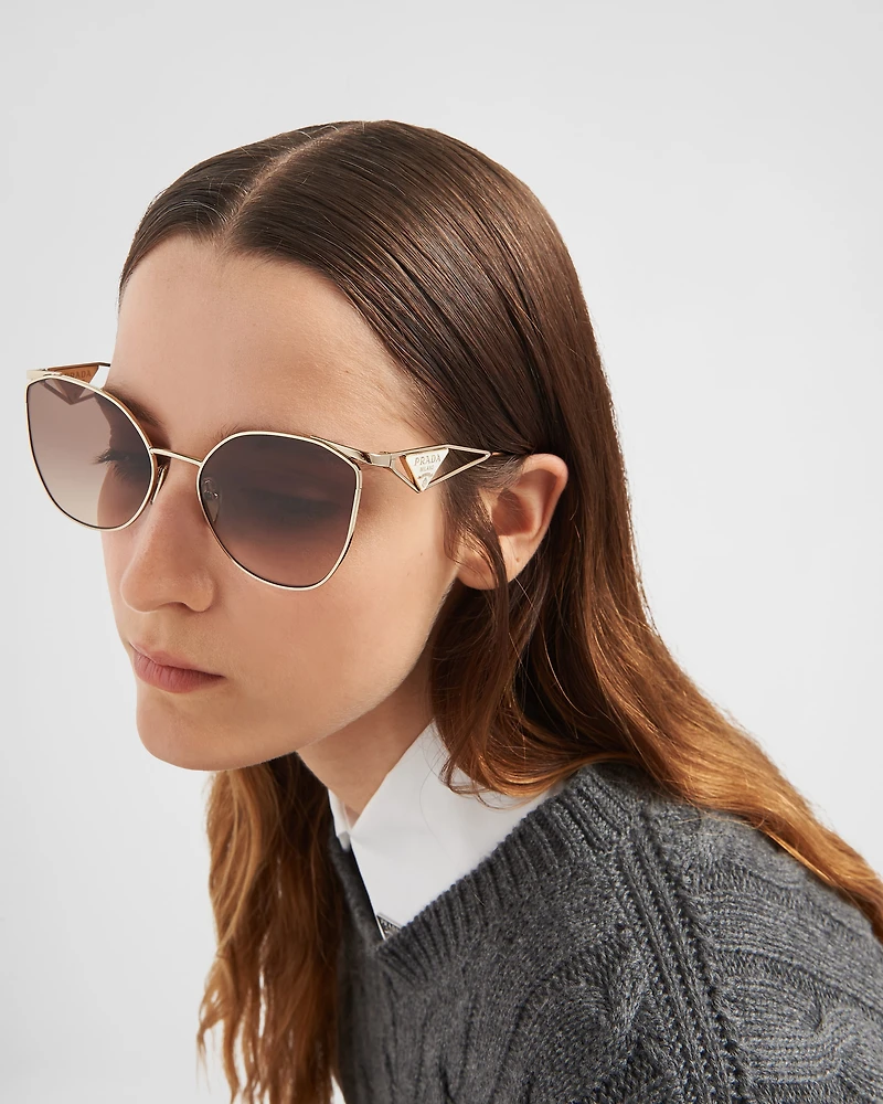 Sunglasses with triangle logo