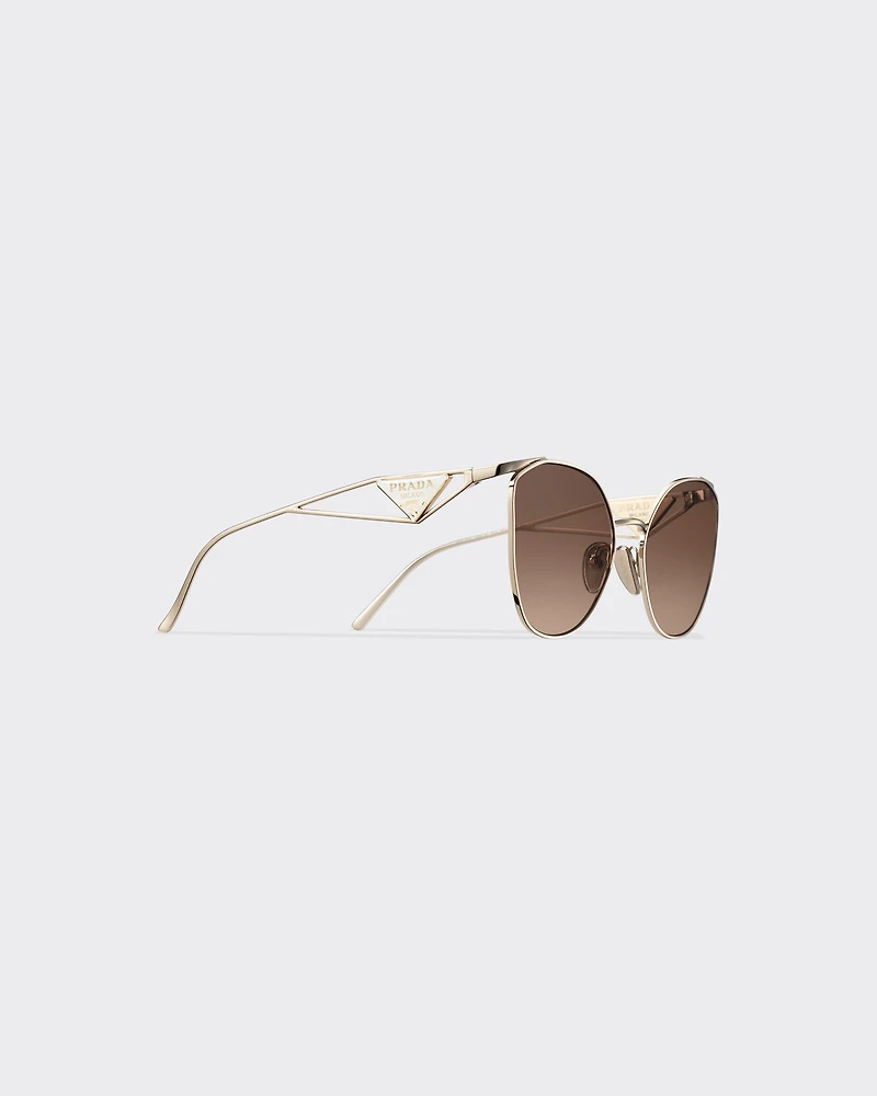 Sunglasses with triangle logo