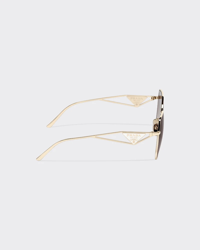 Sunglasses with triangle logo