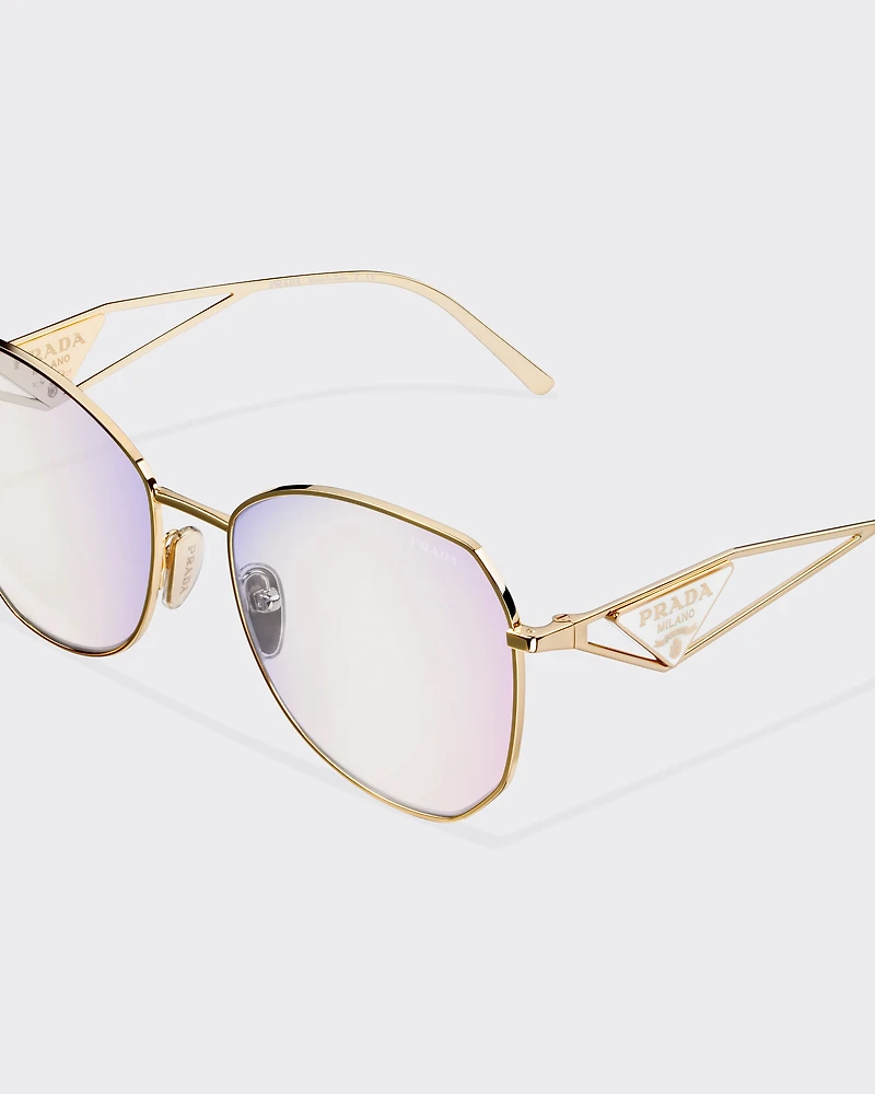 Sunglasses with triangle logo