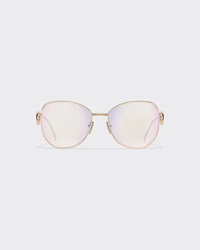 Sunglasses with triangle logo