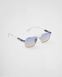 Sunglasses with iconic metal plaque