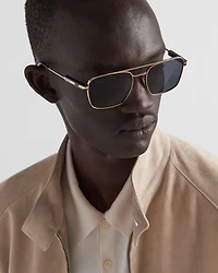 Sunglasses with iconic metal plaque