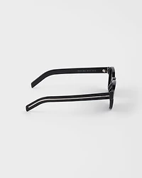 Sunglasses with the iconic metal plaque