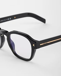 Sunglasses with the iconic metal plaque