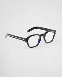 Sunglasses with the iconic metal plaque