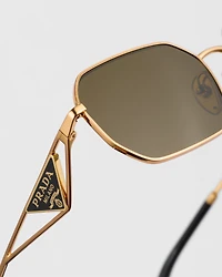 Sunglasses with triangle logo