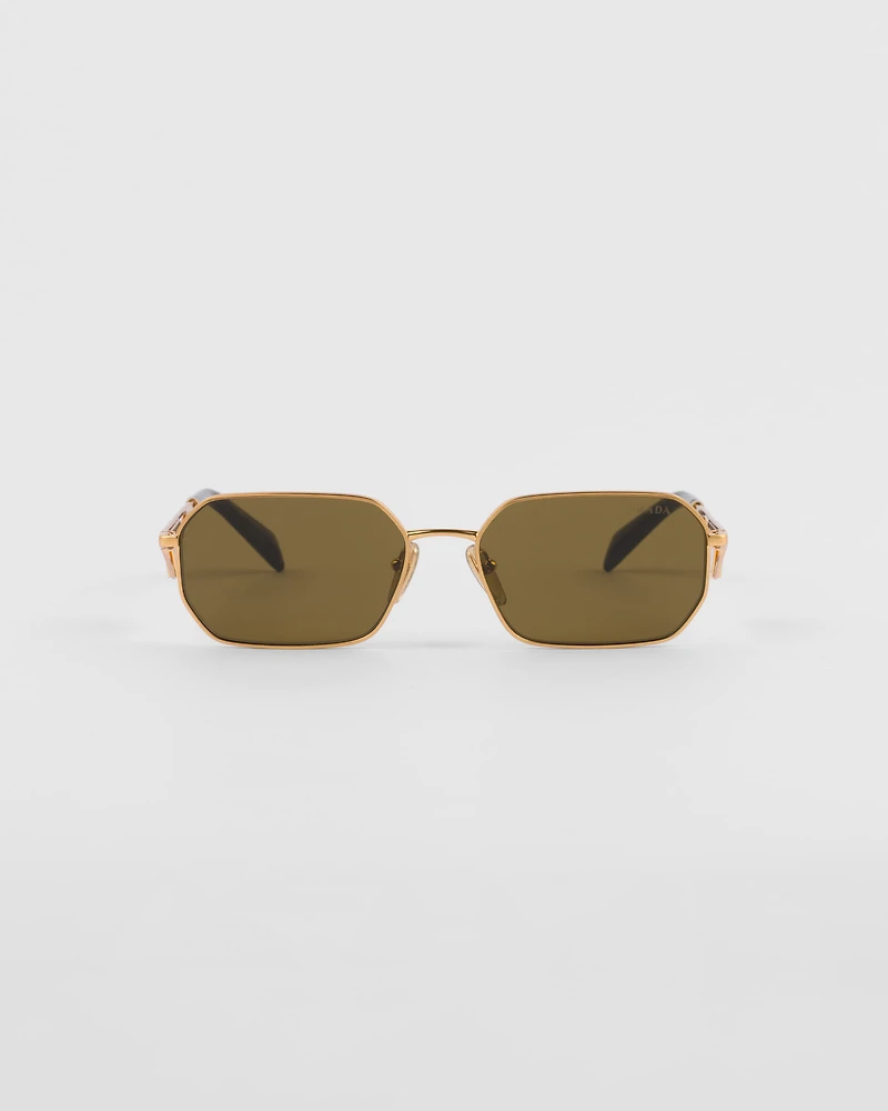 Sunglasses with triangle logo