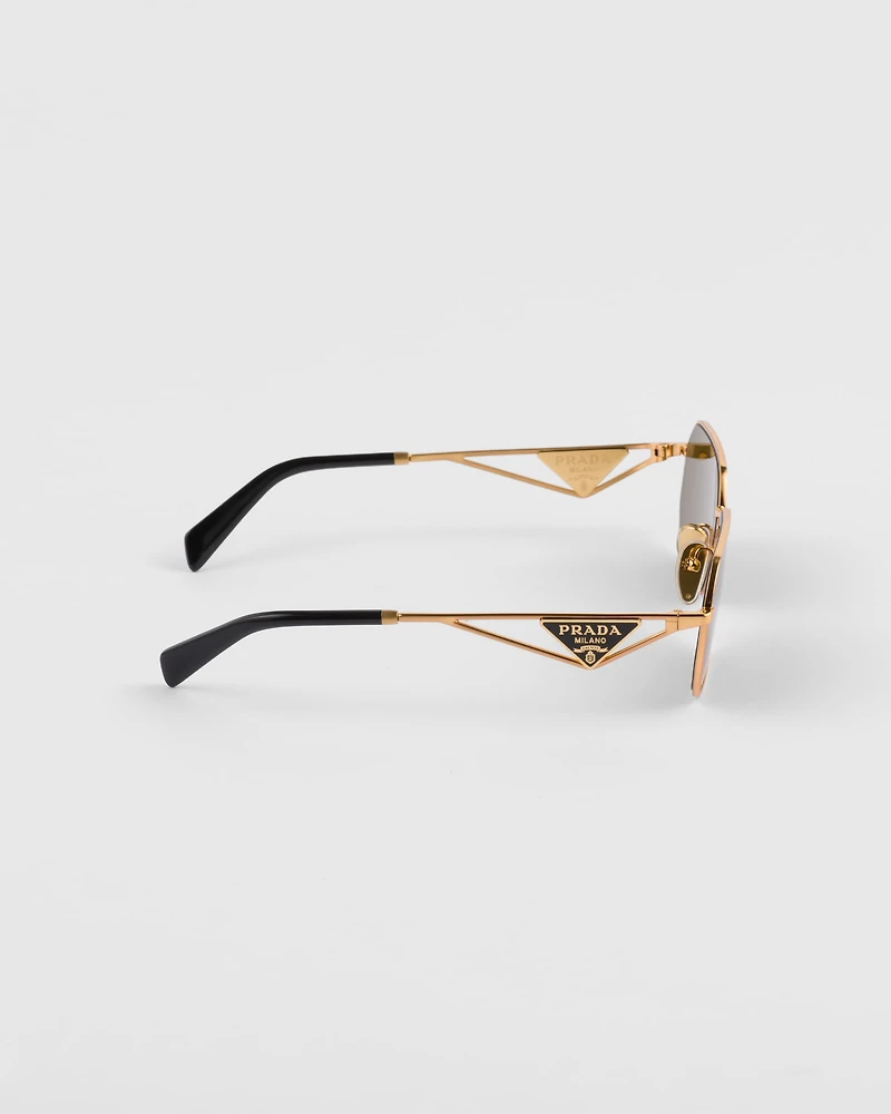 Sunglasses with triangle logo