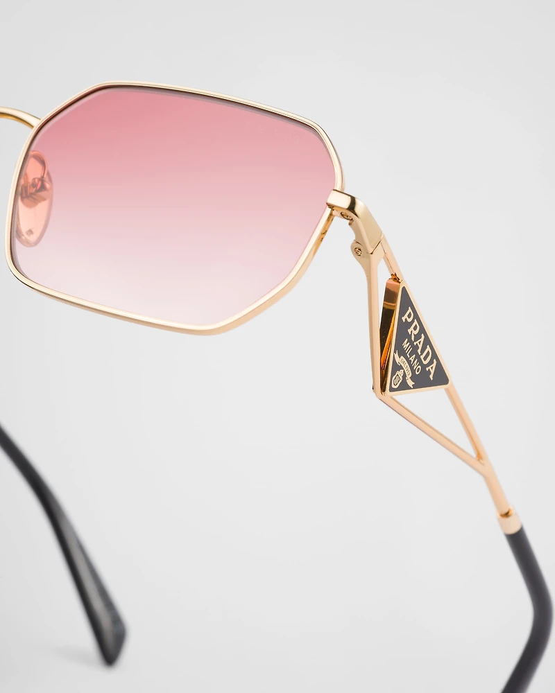 Sunglasses with triangle logo