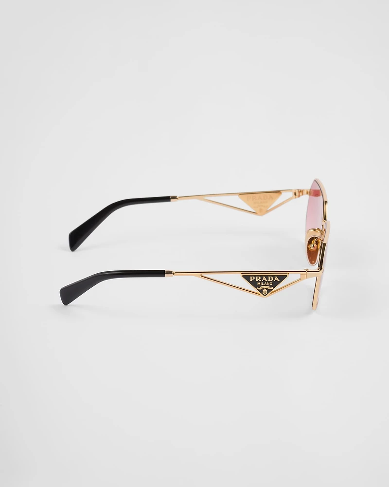 Sunglasses with triangle logo