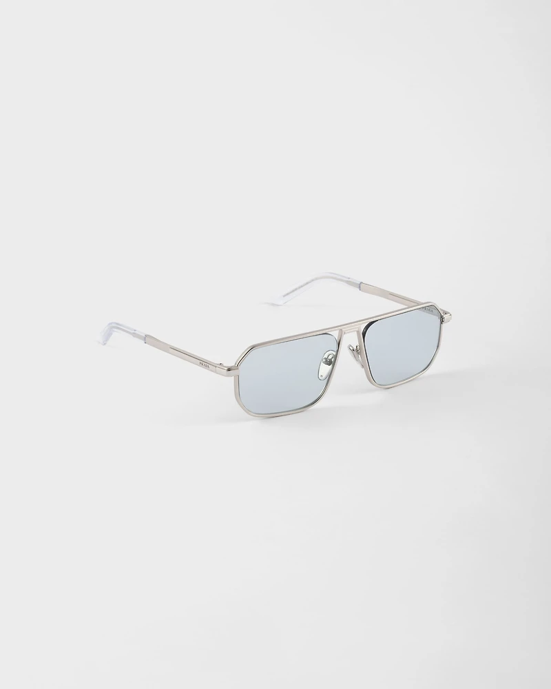 Sunglasses with the iconic metal plaque