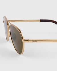 Sunglasses with iconic metal plaque
