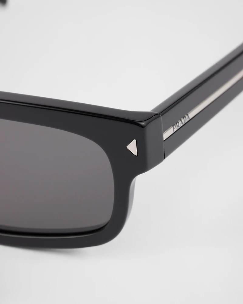 Sunglasses with the iconic metal plaque