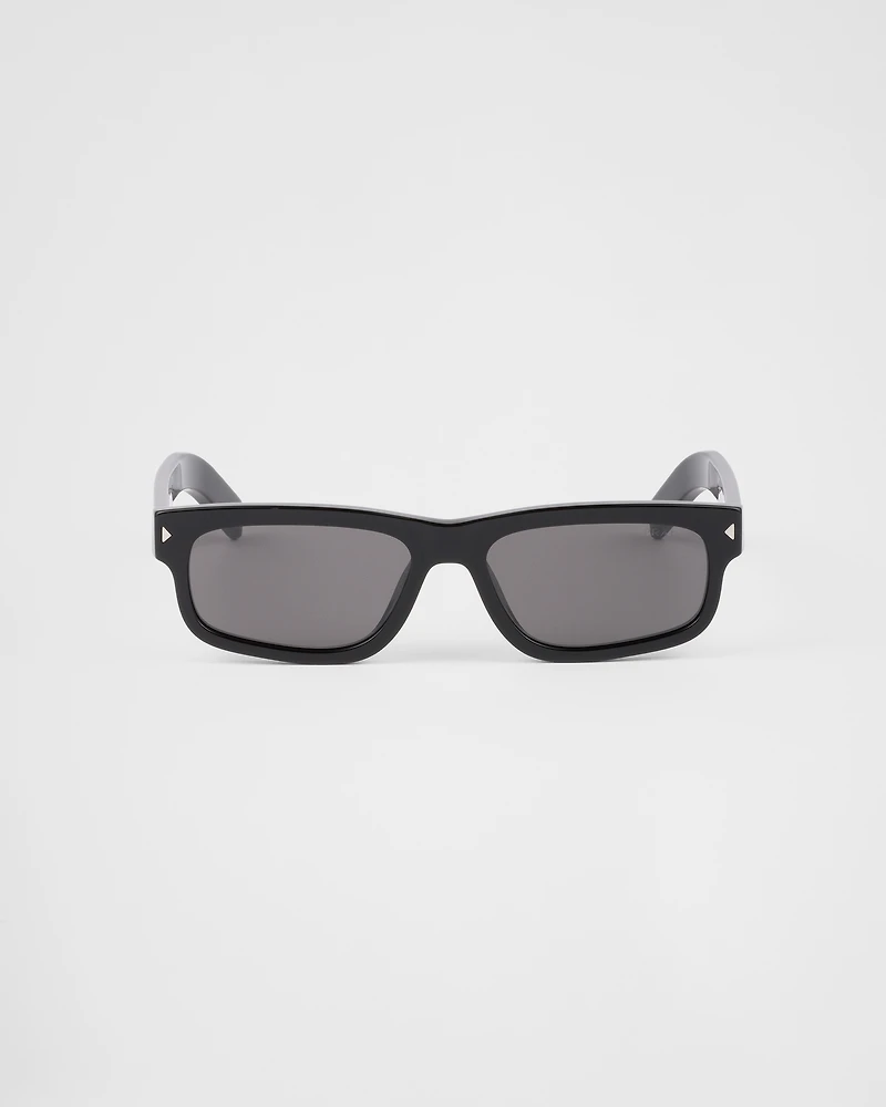 Sunglasses with the iconic metal plaque