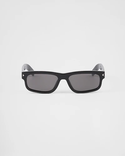 Sunglasses with the iconic metal plaque