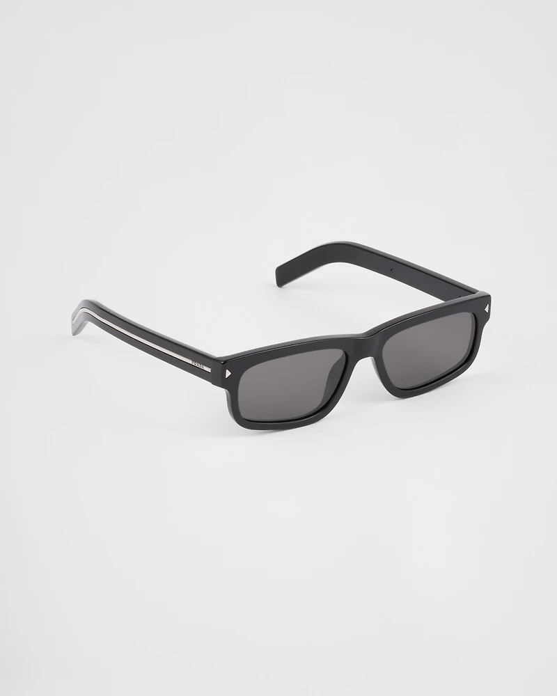Sunglasses with the iconic metal plaque