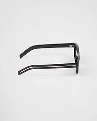 Sunglasses with the iconic metal plaque