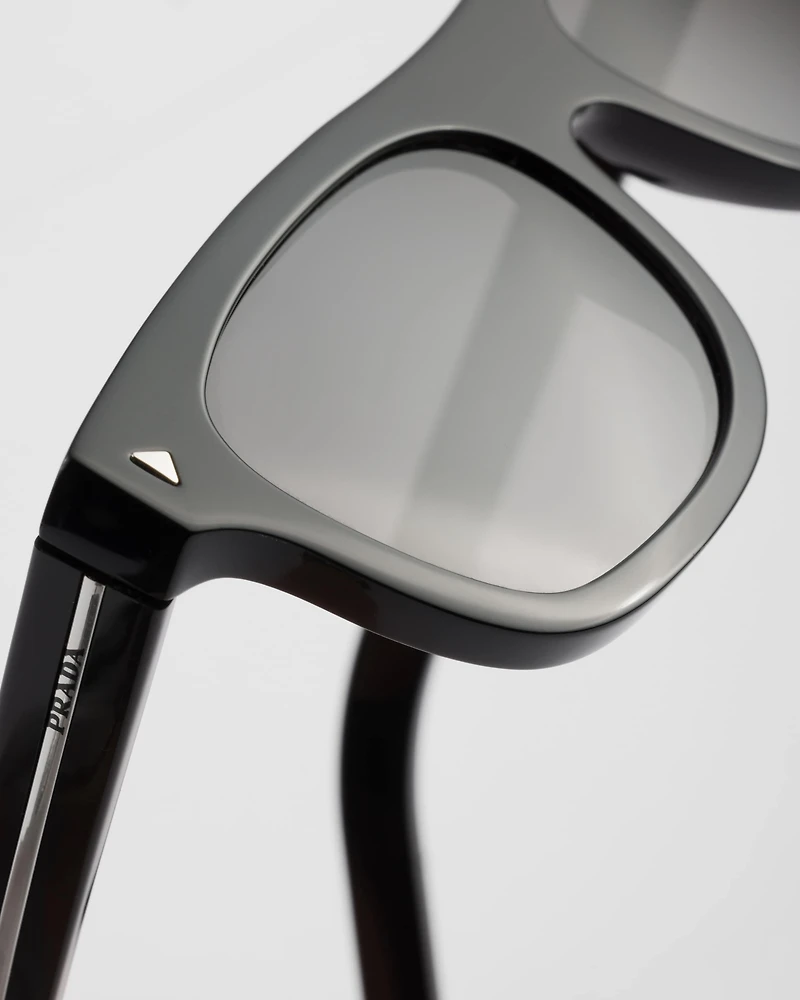 Sunglasses with the iconic metal plaque