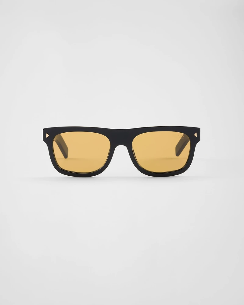 Sunglasses with the iconic metal plaque