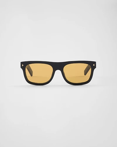 Sunglasses with the iconic metal plaque
