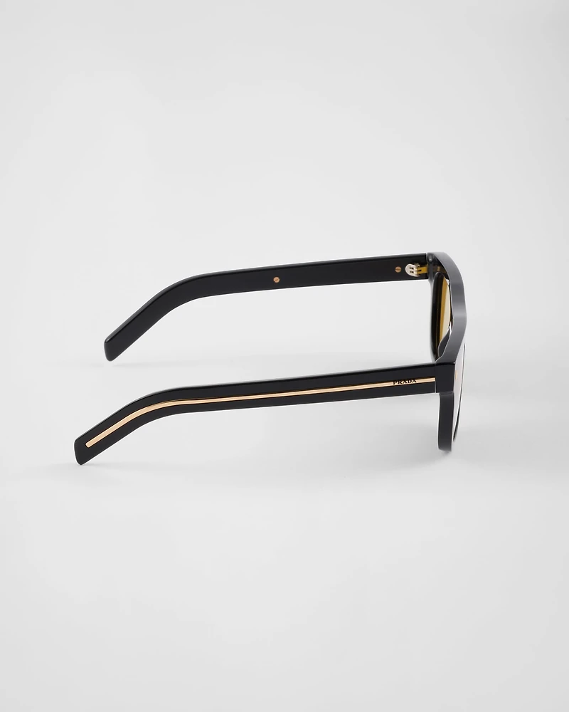 Sunglasses with the iconic metal plaque