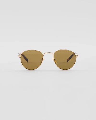 Sunglasses with the iconic metal plaque