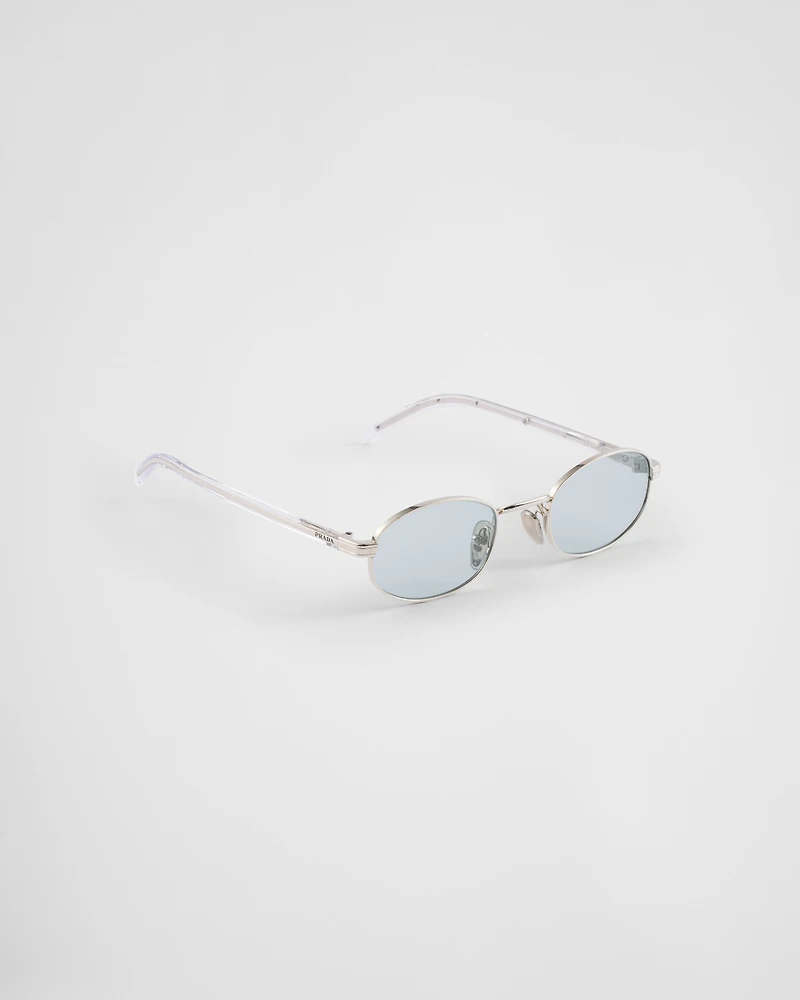 Sunglasses with the iconic metal plaque