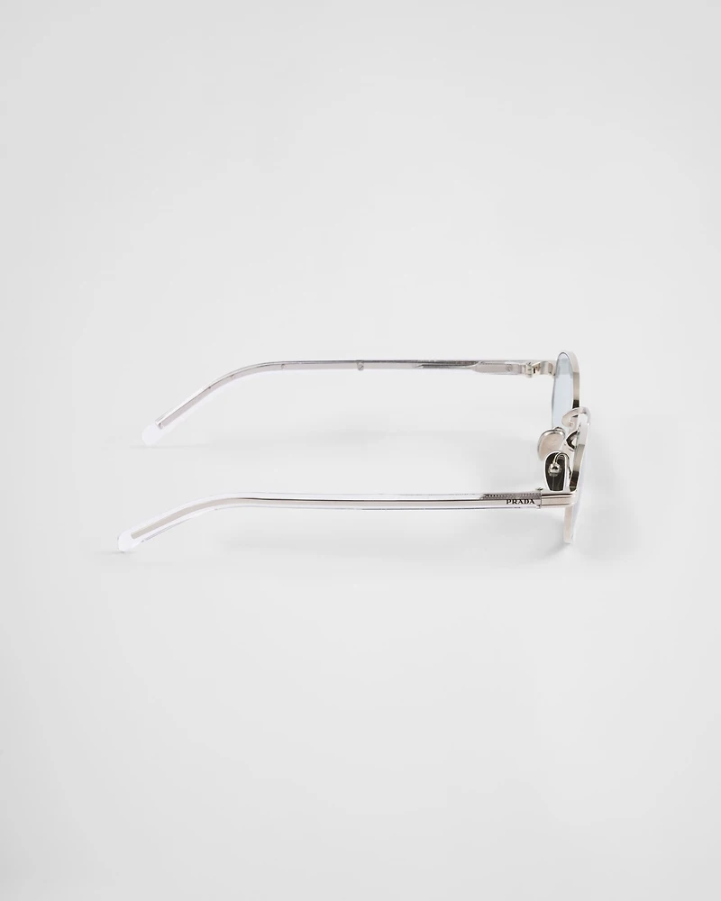Sunglasses with the iconic metal plaque