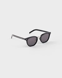 Sunglasses with the iconic metal plaque
