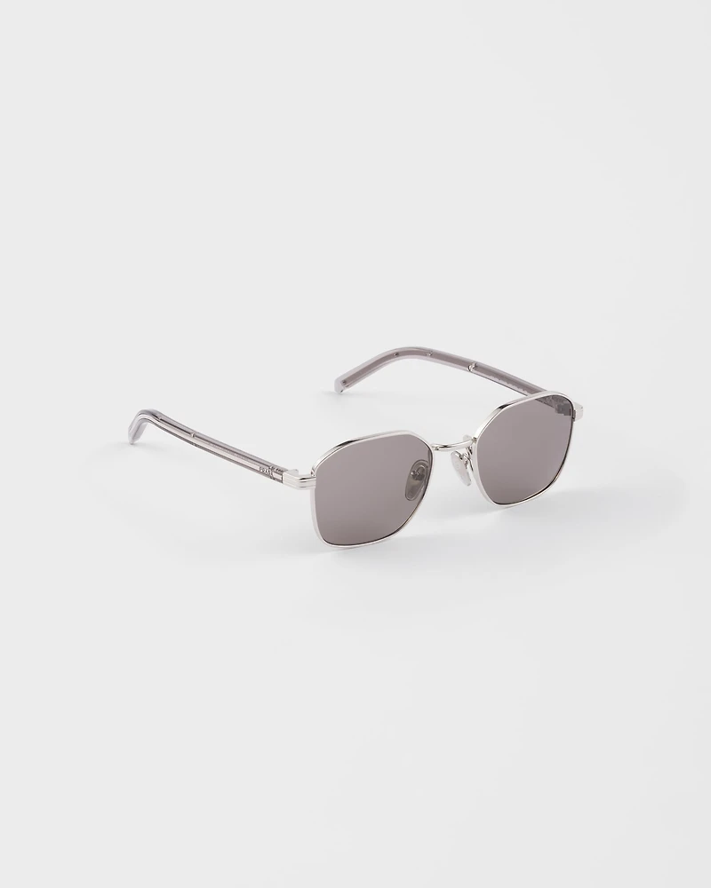 Sunglasses with the iconic metal plaque