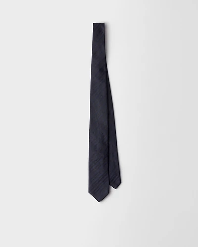 Silk tie