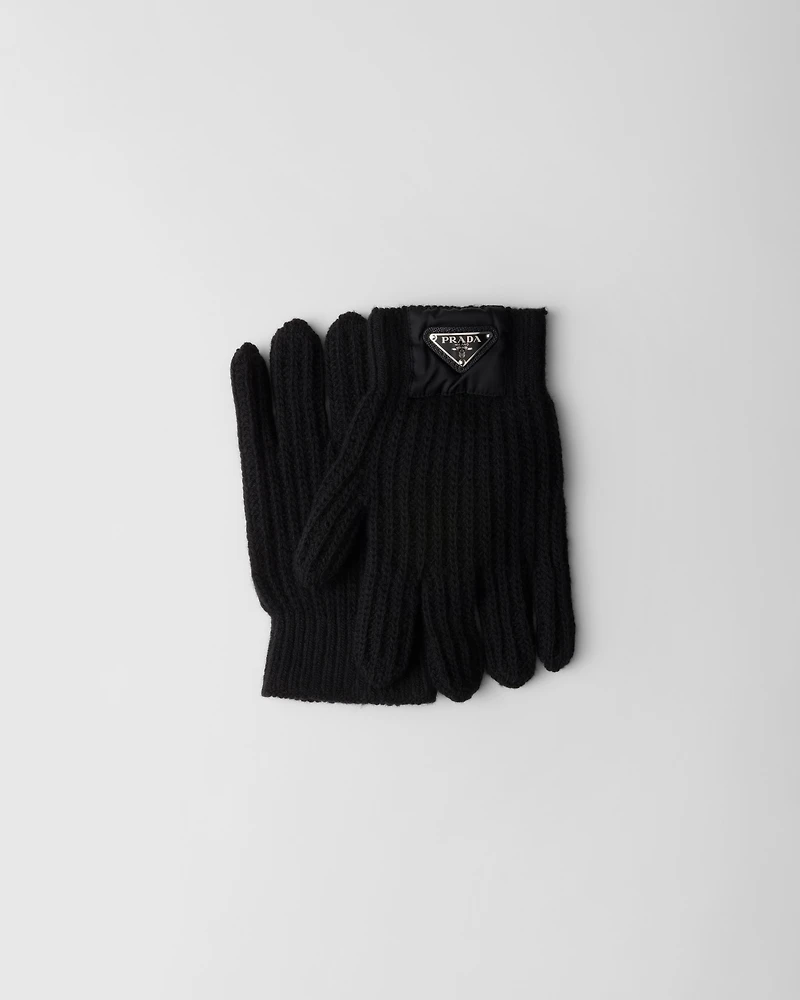 Wool and cashmere gloves