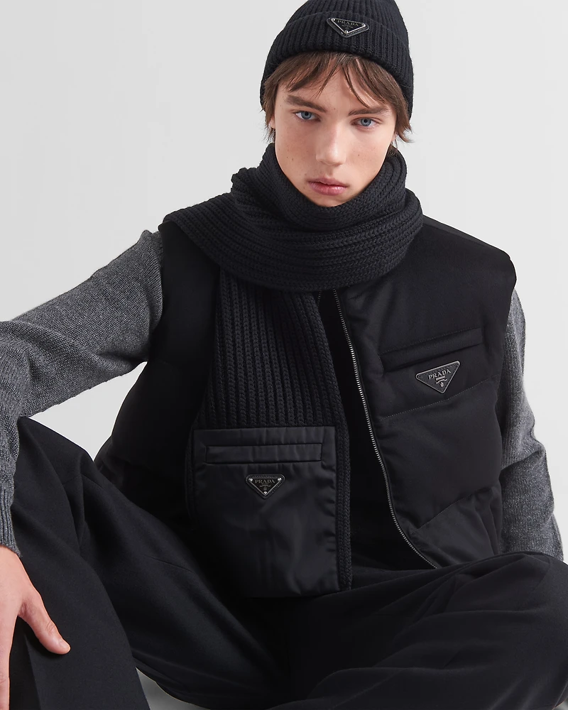 Wool scarf with Re-Nylon gabardine pocket