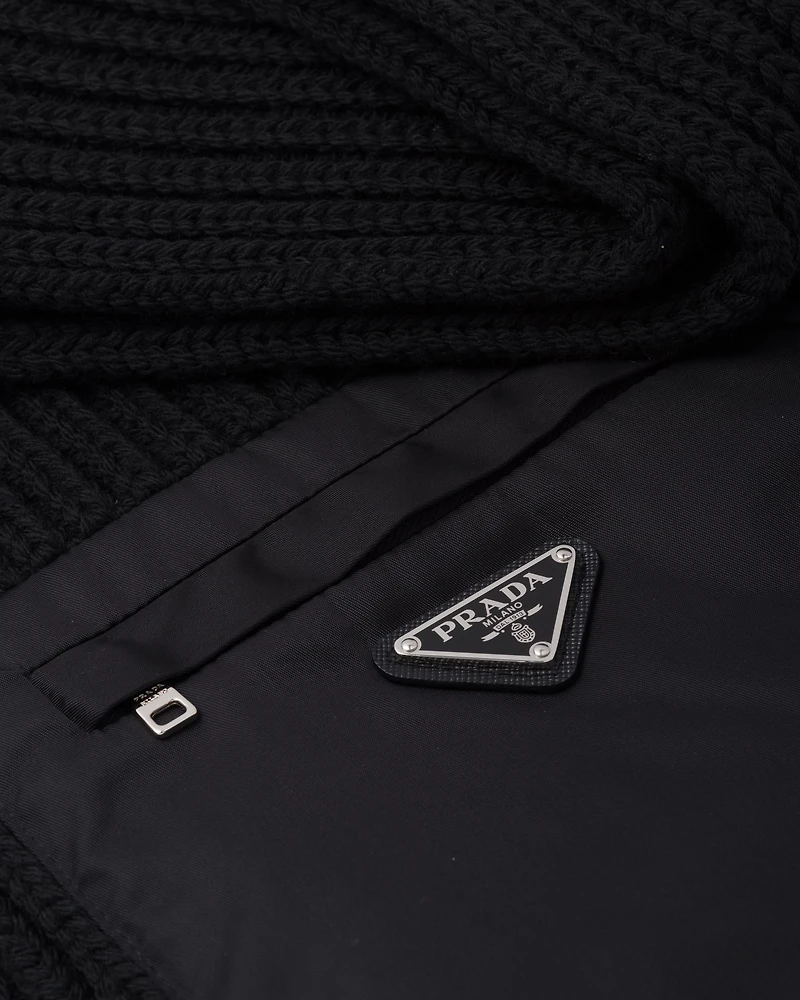 Wool scarf with Re-Nylon gabardine pocket