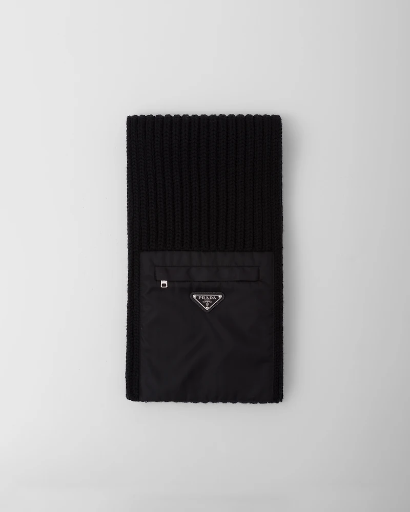 Wool scarf with Re-Nylon gabardine pocket