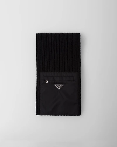 Wool scarf with Re-Nylon gabardine pocket