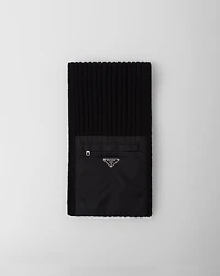 Wool scarf with Re-Nylon gabardine pocket