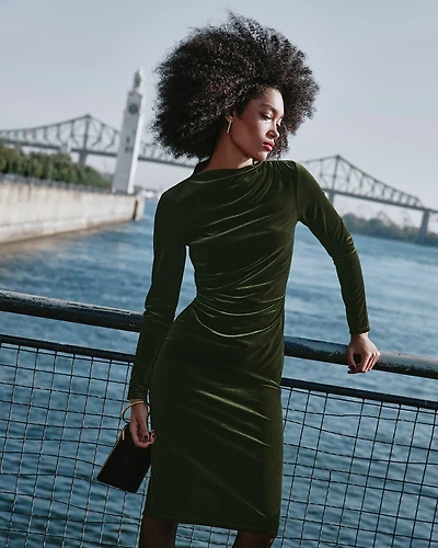 Robe midi moulante en velours à manches longues