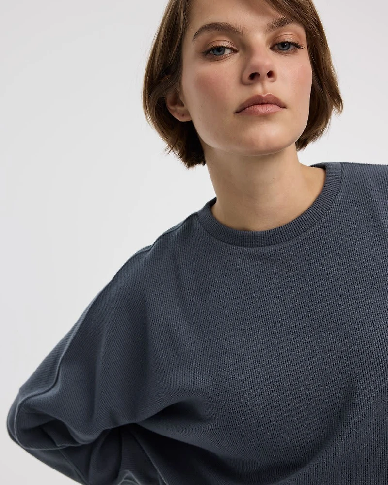 Cropped Long-Sleeve Crew-Neck Sweatshirt