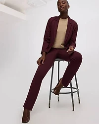 Pantalon à taille haute et jambe droite
